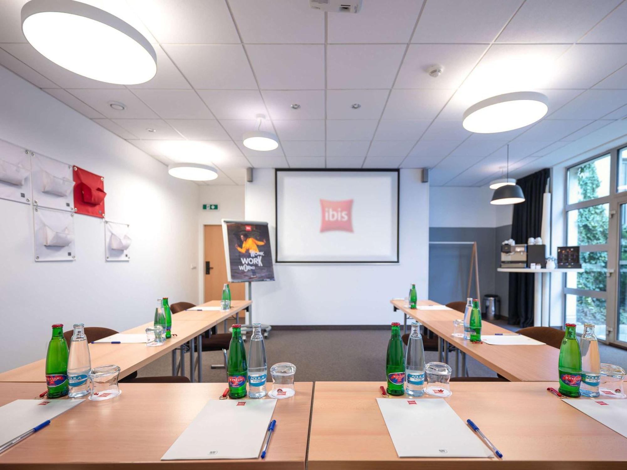 Ibis Wenceslas Square 3* פראג